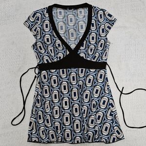 A. Byer Y2k Babydoll Empire Waist V-Neck Geometric Tie Back Blouse Womens Small